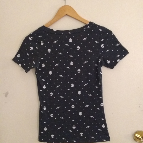 SHEIN 👽 Aliens Top - Picture 3 of 4